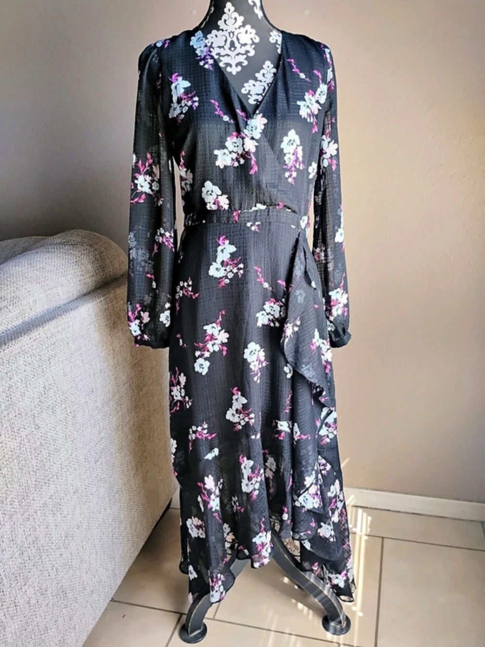 Banana Republic Floral Maxi Dress in Black Size 6 Like New